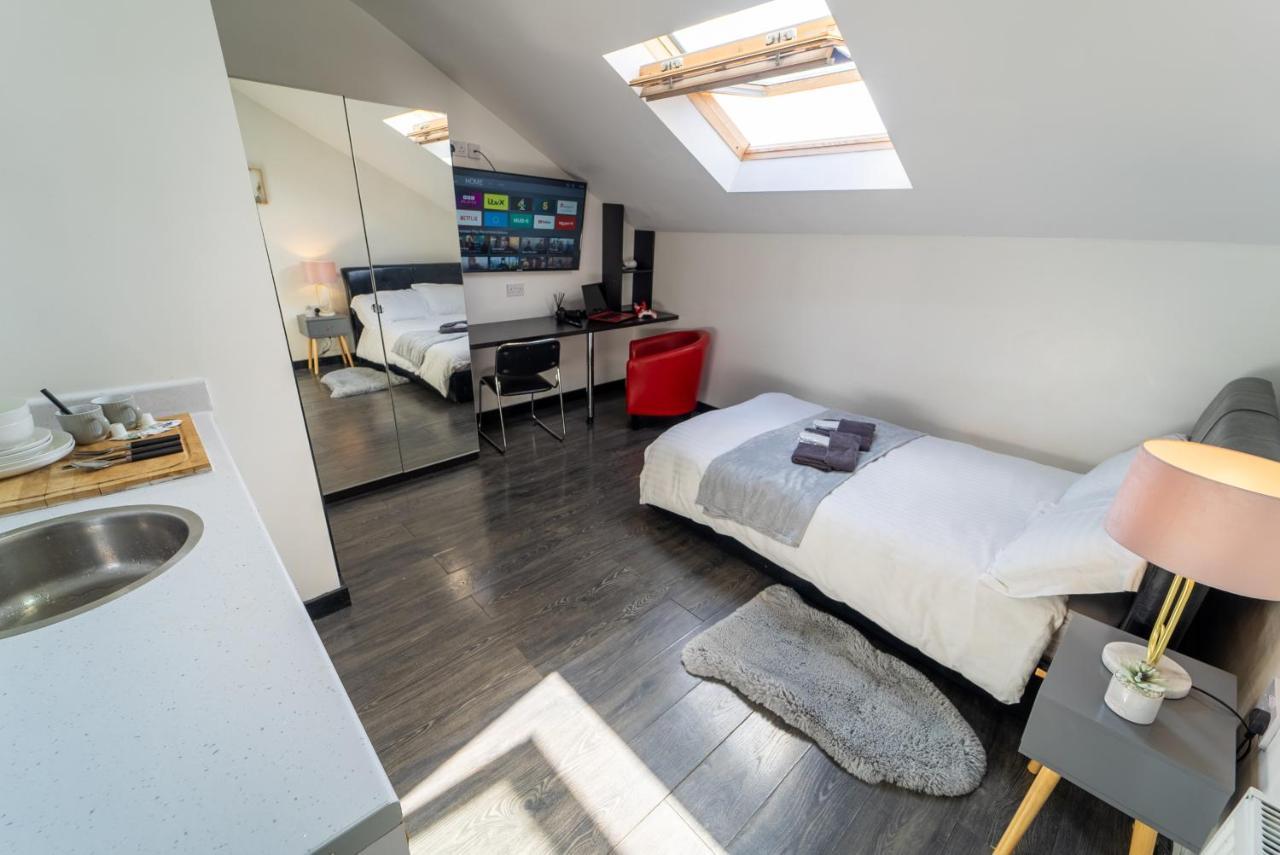 Staysa Equipped Studios Near Qe And Uob In Guesthouse Close To The City! Birmingam Habitación foto